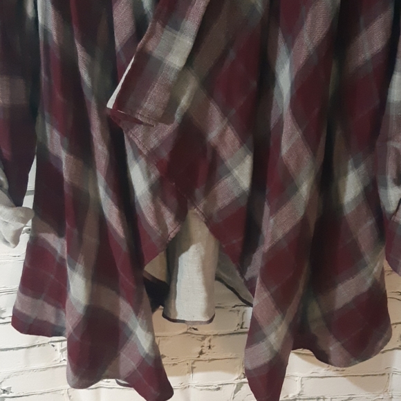 Plaid Asymmetrical Top 2XL - Picture 4 of 4